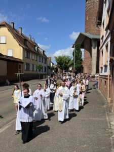 Lire la suite à propos de l’article Fête Dieu avec Procession à Kindwiller avec la présence de Mgr Marco Ganci – 07 Juin 2026 –