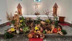Lire la suite à propos de l’article Les récoltes fêtées avec les Boulangers, Talmeliers et confrères du Vin dans une église parée de belles œuvres – 18 Octobre 2026 –